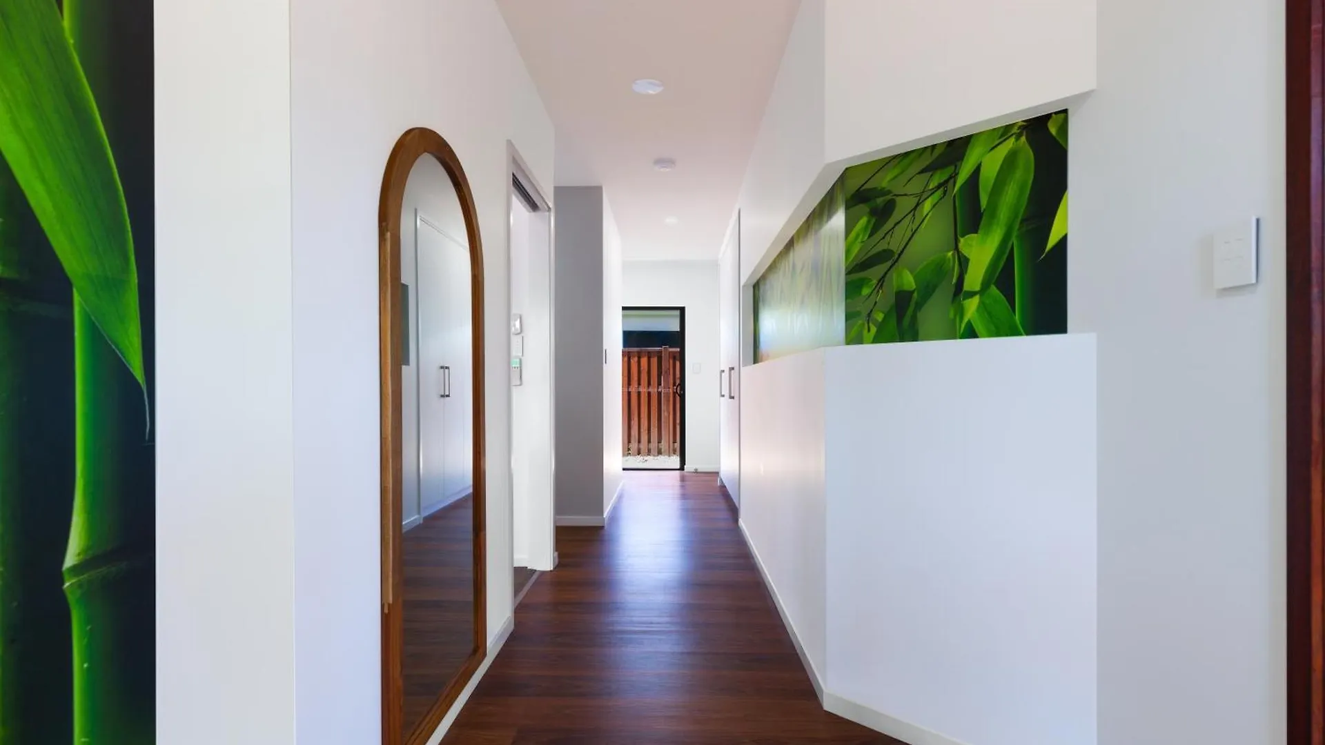 Holiday home Luxury Sunny Oasis With Pool, Suv Hire, Near Marina Villa Trinity Beach Australia